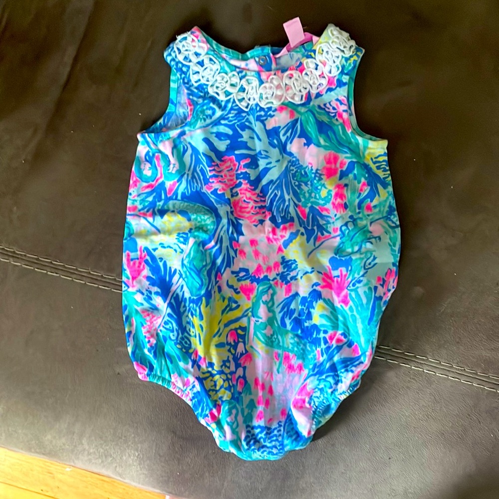 Like new Lilly Pulitzer bubble, no stains, delicately washed, very bright